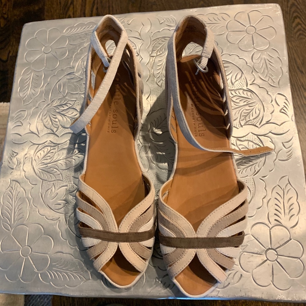 GENTLE SOULS WHITE, BEIGE SANDALS